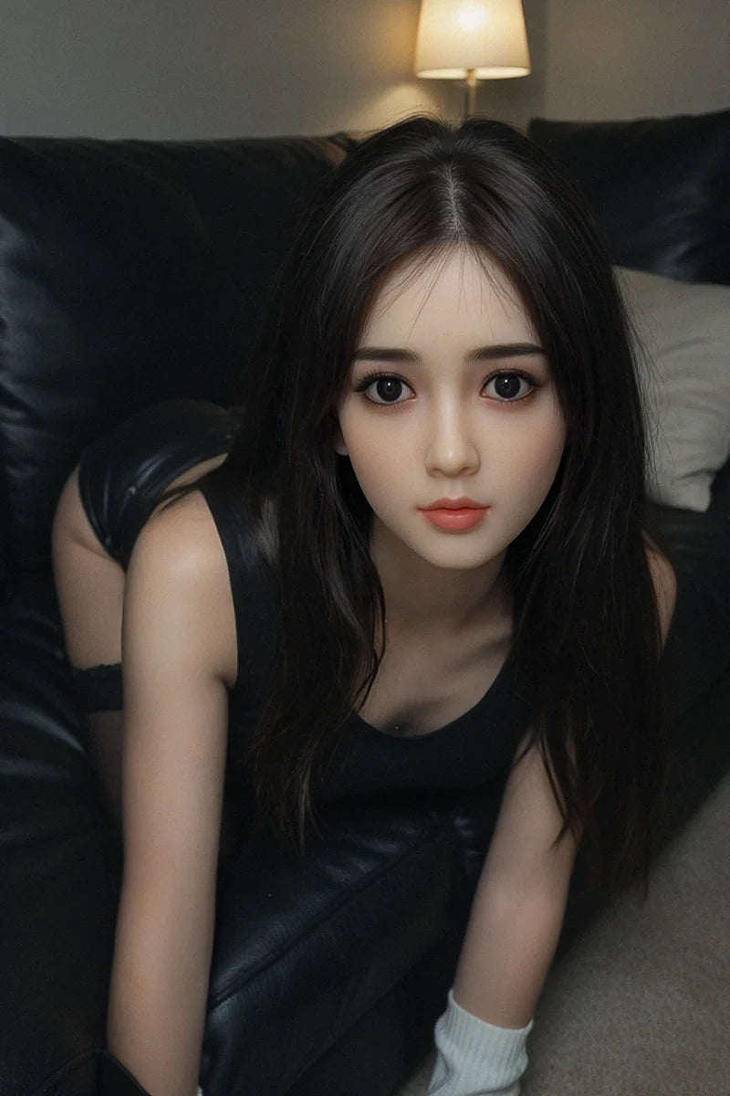 Anna: 140cm große realistische asiatische Sexpuppe mit großen Brüsten