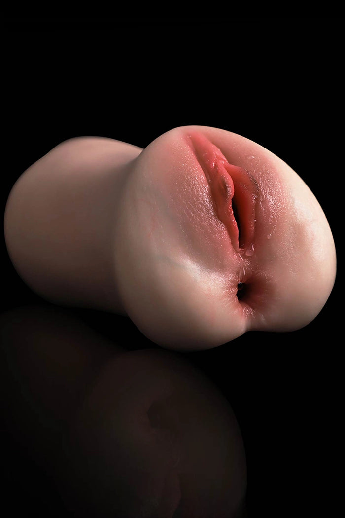 Lana: 890g schwere lebensnahe Silikon Vagina