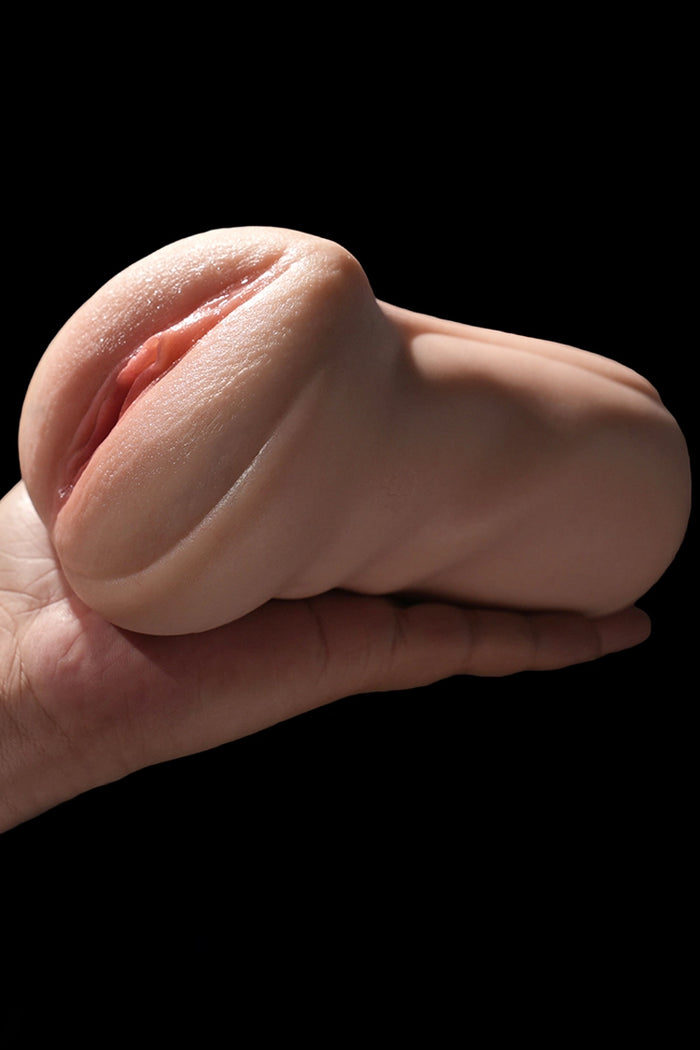 Riley: 700g schwere realistische Pocket Pussy aus Vollsilikon